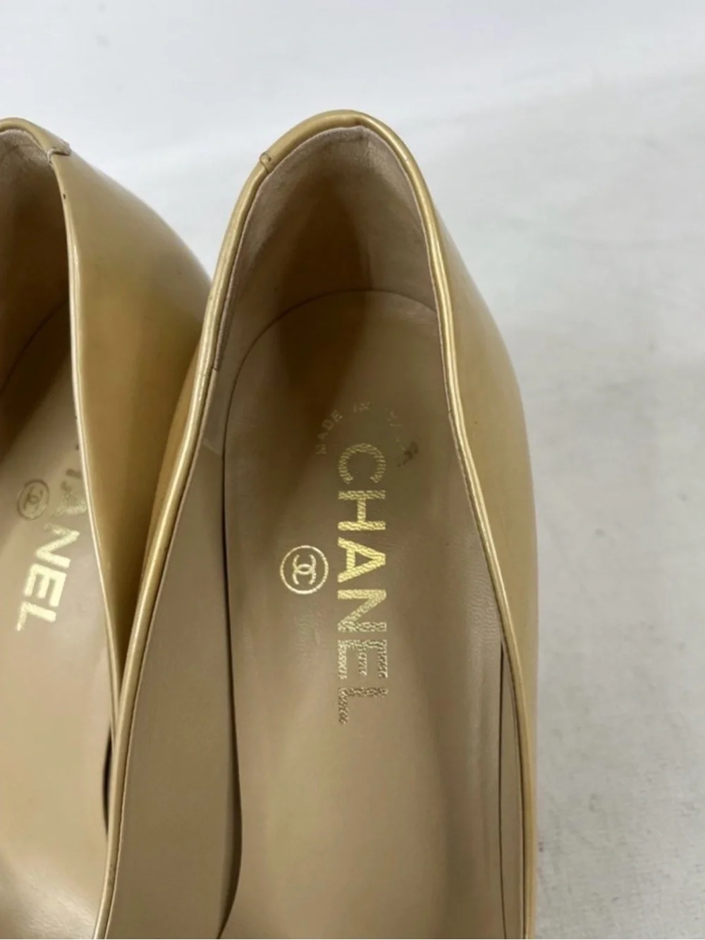 CHANEL Gold beige Patent Leather Pointed Toe Pumps